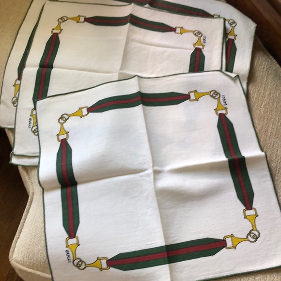 GUCCI linen/cotton dinner napkins. Set of 6 - Picture 2 of 7